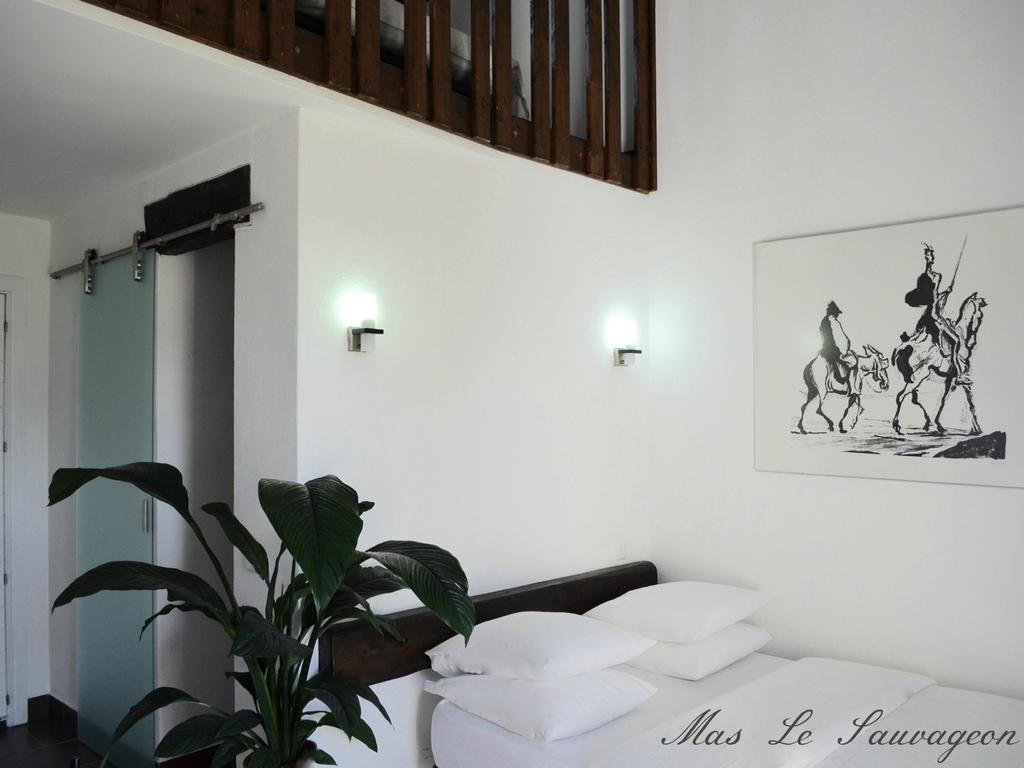 Hotel Mas Le Sauvageon Saintes-Maries-de-la-Mer Habitación foto